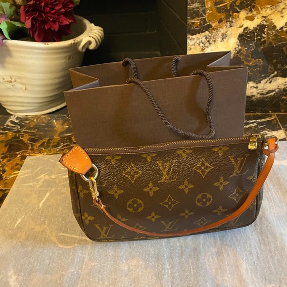 LOUIS VUITTON MONOGRAM POUCHETTE ACCESSOIRES - Picture 1 of 11